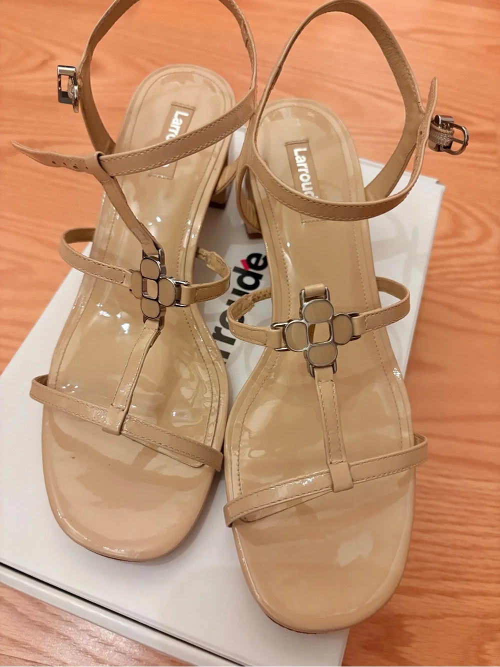 Larroude Hana block heel sandals beige leather size 9